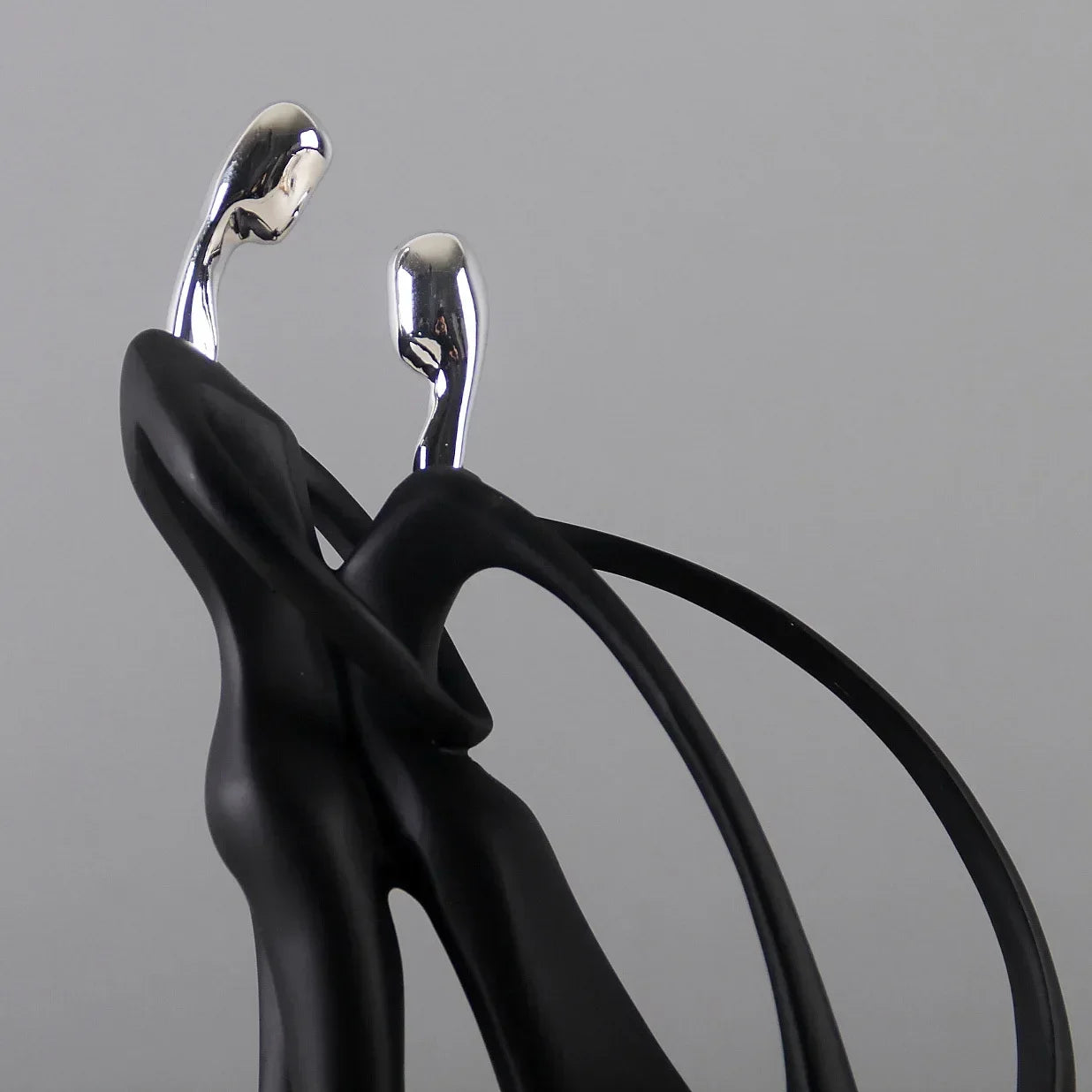 Nordic Art Dancing Couple Resin Figurines - Elegant Home Décor Ornaments for Living Room, Modern Accessories for Home 🕊️✨
