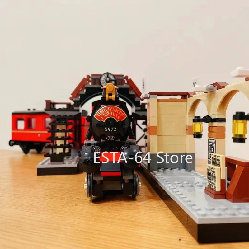 Creative Train Model Building Kit 🚂✨ - Versatile Christmas Gift for Kids & Adults | Compatible Bricks Assembly Set 🎁🧩