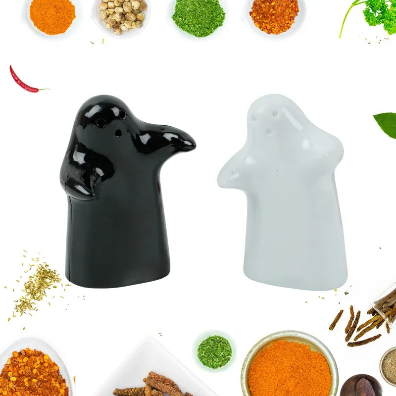 Ceramic Black & White Hug Cruet Set – Stylish Salt & Pepper Shakers, Spice Holder for Kitchen Storage, Eco-Friendly Seasoning Bottles 🧂🍴