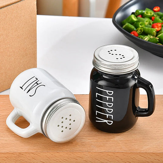 4pcs Glass Seasoning Shaker Set with Handle & Stainless Steel Lid – Vintage Black & White Salt, Spice, and Pepper Bottles for Kitchen! 🌿🍽️