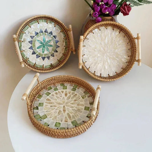 Vintage Rattan Weaving Shell Tray with Wood Handle - Handmade Bohemian Storage Basket for Snacks, Fruit & Home Decor 🌿🍍