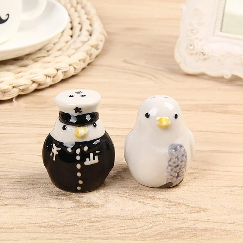 2Pcs Ceramic Penguin Salt & Pepper Shakers – Cute Animal Spice Jars, Cartoon Tabletop Decor for Kitchen & Dining 🎉🐧